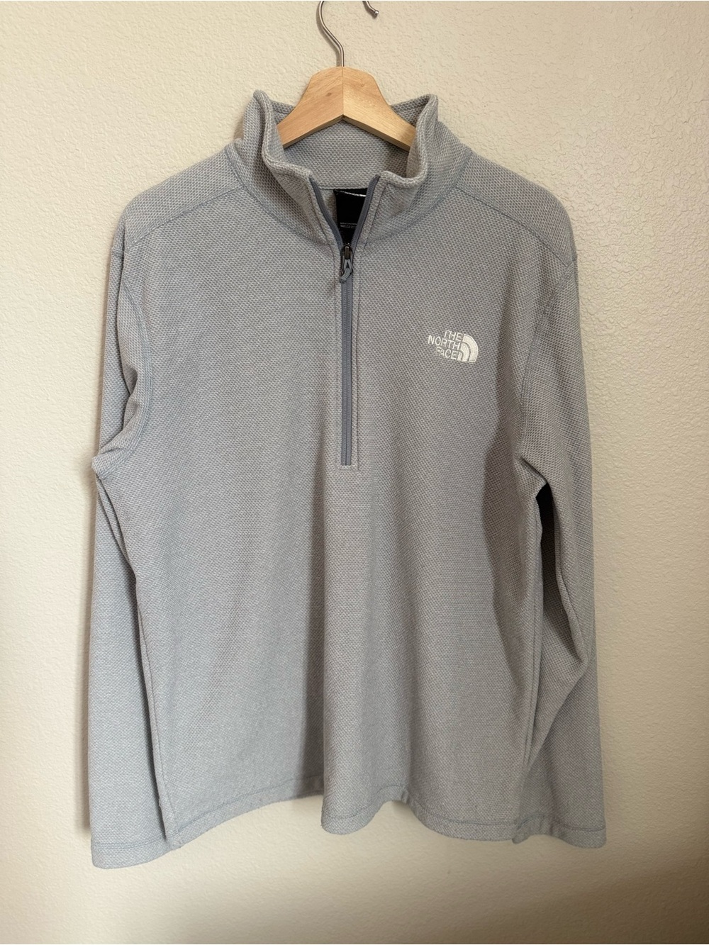 The North Face Men’s Light Gray Quarter-Zip Pullover Sweatshirt Jacket